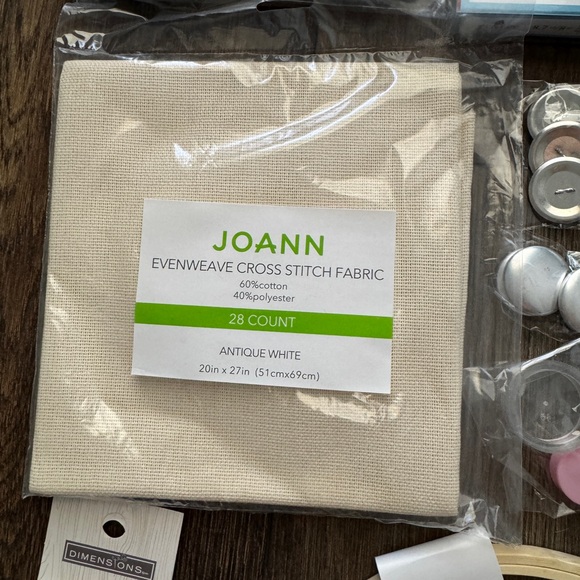 Embroidery starter kit comes with everything pictured - Picture 6 of 11